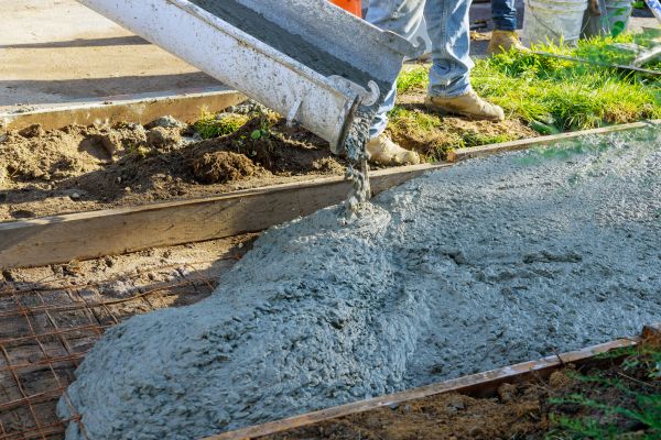 Cost of Driveway Concrete Pouring in Edmonds
